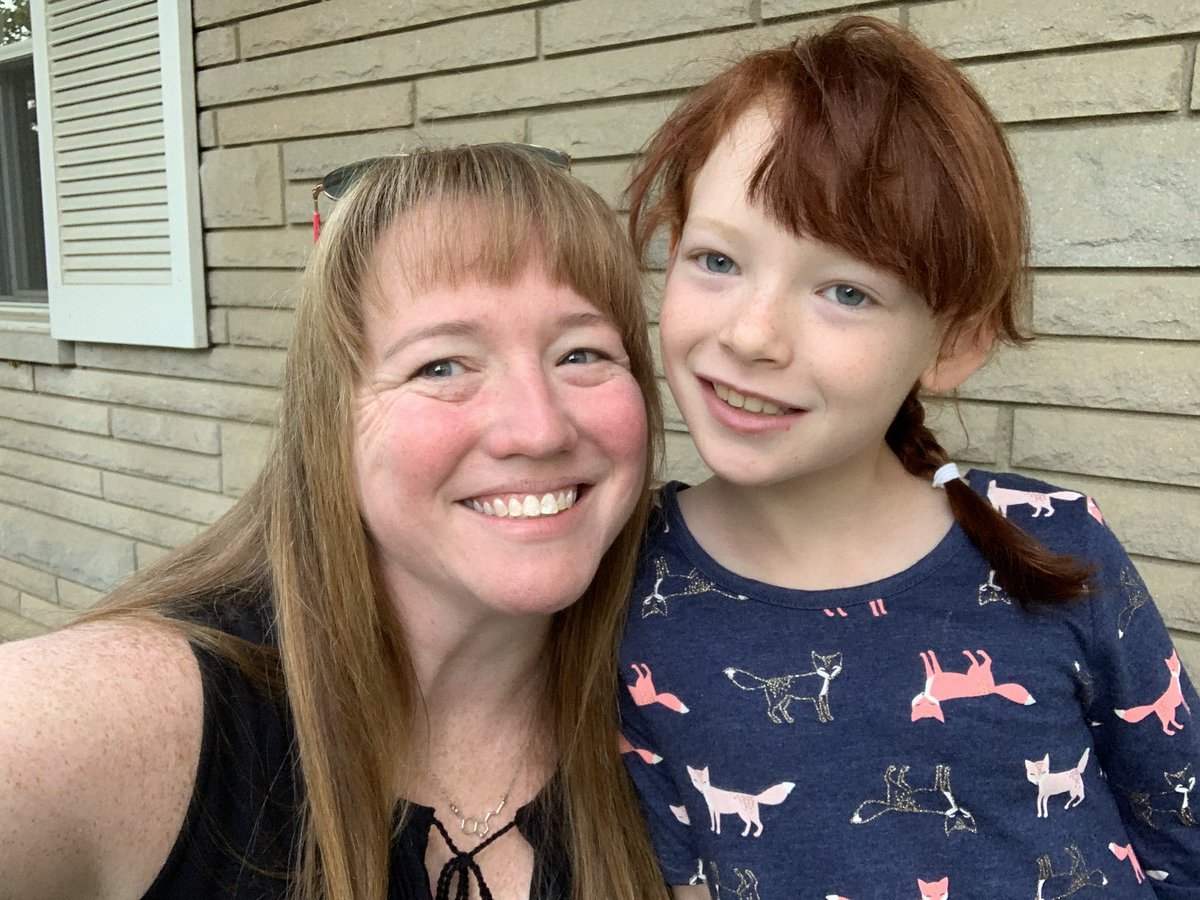 Fourth grade pair headed to school for #HCSD1 <a href="/BRN_Elementary/">Brown Elementary</a> and <a href="/RidgewoodES/">Ridgewood Elementary</a>