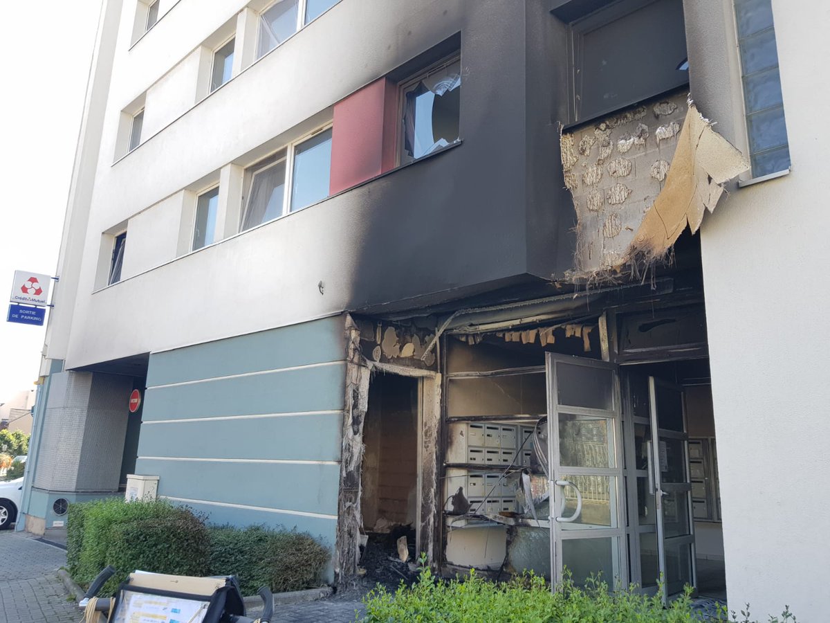 dnatweets's tweet photo. Troisième incendie à Schiltigheim en moins de 48h: une résidence universitaire a été touchée
https://t.co/WWaSoKD8gr
📸 Geneviève Lecointre / DNAinfos https://t.co/fLvuqEHLpW