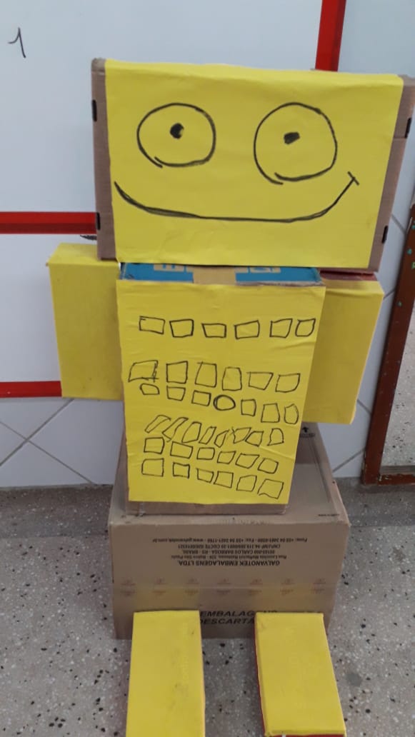 NatalPrefeitura's tweet photo. A @CampusPartyBRA acabou, mas sementinha foi plantada! Olha só o que as crianças das unidades de ensino de Natal, que foram à #CPNATAL2 , estão produzindo em sala de aula. https://t.co/bWVXRnyboo