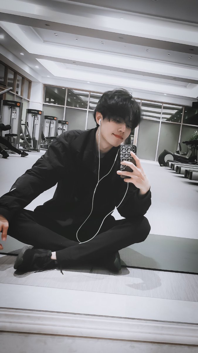 sweet_kadi's tweet photo. อนนี่บอกเพื่อนมาขายให้ติ่งจ้านจ้าน อนนี่บอกเพื่อยขายหนักมากบอกตัวจิงหล่อมากหล่อแบบในรุปก้อเทียบไม่ได้ คือแบบแกต้องหล่อขนาดไหนในรุป��ี้ก้อจะล้มแล้วเด้อ https://t.co/OoDlm43lJF