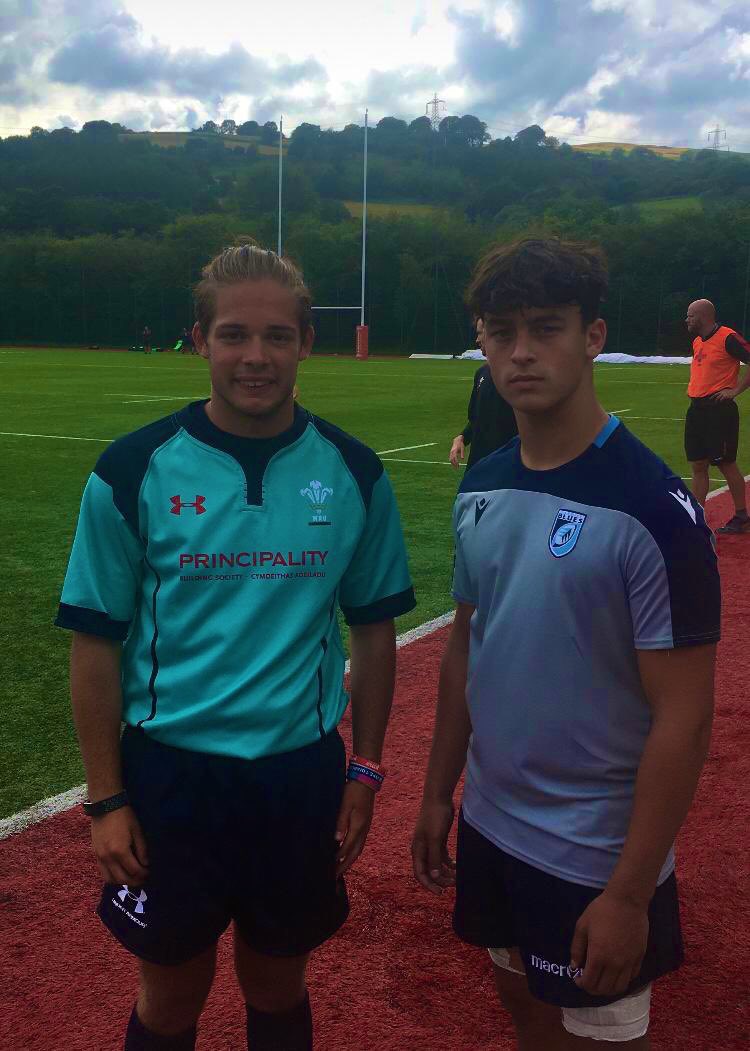 MichaelConnor06's tweet photo. How fantastic is this.... today I got to watch Year 10 Studnet Casey playing for the @CBL_Age_Grade South U16s squad and year 11 Studnet @simeon_rugby refereeing at the same Regionals rugby festival 👏🏻👏🏻🎉 Very proud of you both #jerseyforall #notjustplaying https://t.co/CzQHZAxwU9
