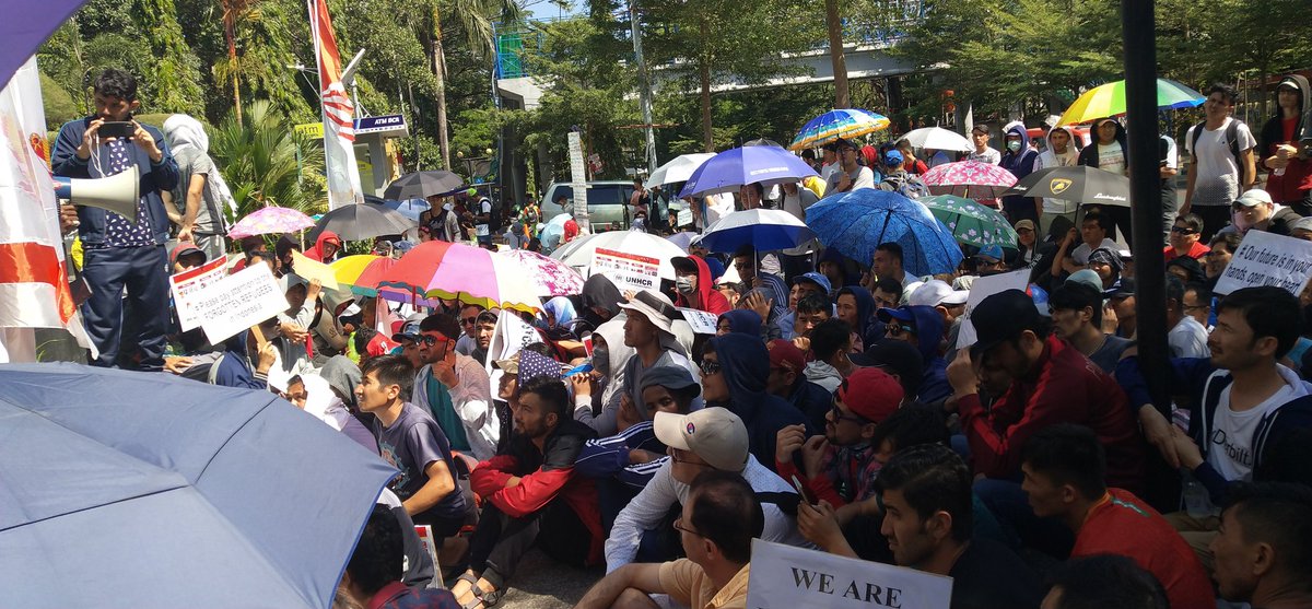 parast0M's tweet photo. REFUGEES HAVE BEEN STRANDING UNDER @UNHCRIndo LIMBO HELL SINCE AUSTRALIAN POLICY CHANGED.
#RESETTLEMENT4SINGLEREF #HELPREFUGEESININDONESIA
@10NewsFirstAdl 
@10NewsFirst 
@10NewsFirstQLD 
@10NewsFirstSyd 
@10News https://t.co/eifAb8GPec