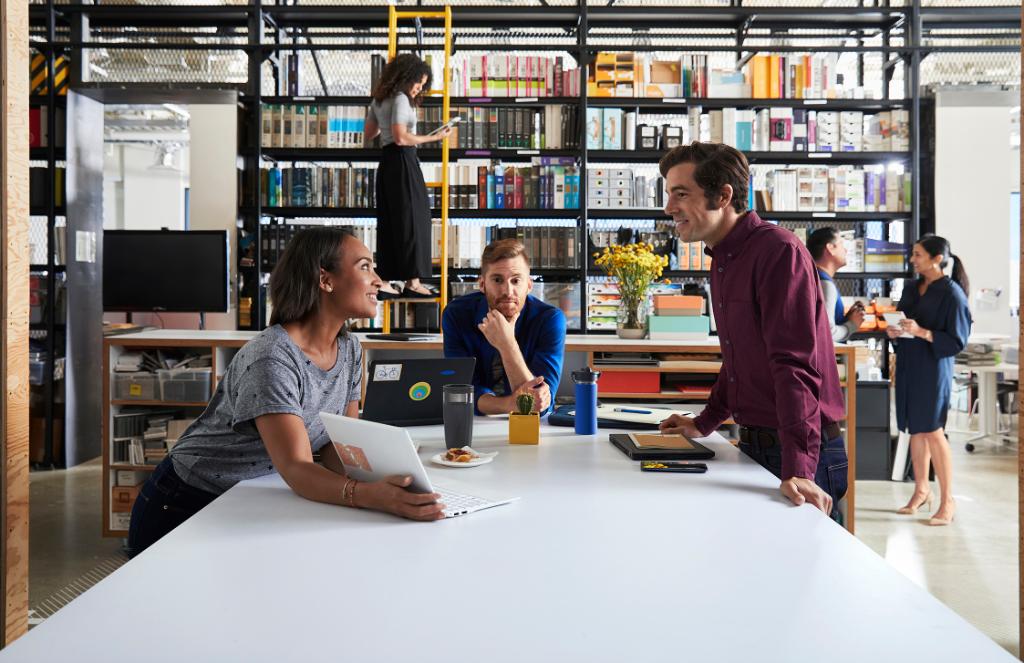 VISA_PL's tweet photo. Platforma #Visa Next umożliwia tworzenie cyfrowych kart płatniczych. Dzięki temu programiści mogą testować innowacyjne usługi służące do realizacji transakcji cyfrowych, wykorzystujące np. technologię tokenizacji: https://t.co/iN5Xo7lKXx. #VisaNext #visainnovation https://t.co/3S6gw2wzeJ