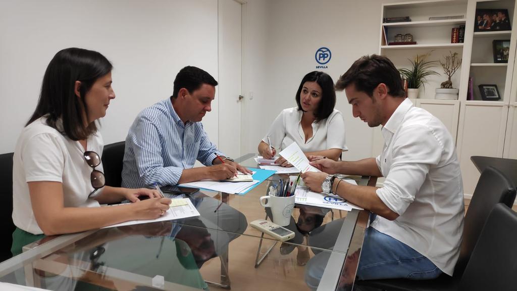Mañana de trabajo intenso en <a href="/PPdeSevilla/">PP de Sevilla</a>. Los sevillanos y el futuro de esta provincia siguen siendo las prioridades de este partido