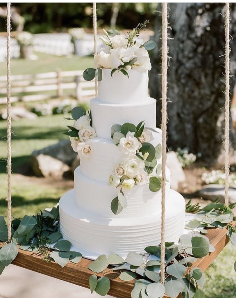 AzaliaEvents's tweet photo. We say yes to this romantic fine art suspended wedding cake?
—————
Do guests eat from a wedding cake?🤔
#rusticweddingcake #weddingcake #suspendedcake #azaliaweddings #eventplanner #azaliaevents #weddingplannerinlagos #azaliaaffairs #eventplannerinlagos #weddings https://t.co/ZwOiZAEfQ8