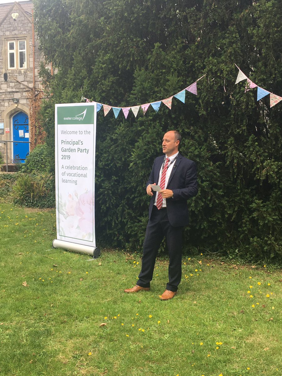ExeterCollege's tweet photo. Approx 60% of our learners are on a vocational course so it is very important to us to celebrate their hard work and today is just the start of that. Thanks to @RobertBosworth for welcoming our students to our garden party today 🥳💐 #VocClock #ExeCollProud #LoveOurColleges https://t.co/wRnvescAgn