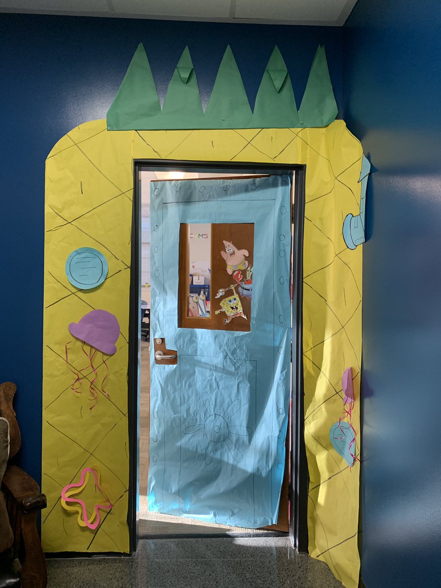 MsBoulineau's tweet photo. 1st Day of School! Time to really jump into a gamified classroom with a Gamified Syllabus! Thanks @MeehanEDU for the template! #newbie #xplap #edrenalinerush #foodtruckfrenzy #gamifiedclass #CCSMSroom243 https://t.co/NxrzRxfgBd