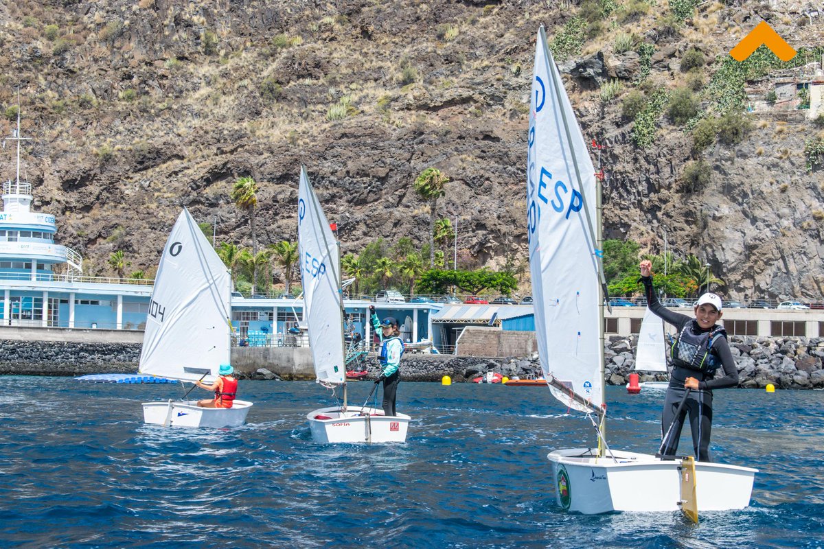 DXTenerife's tweet photo. #TenerifeMásAzul ¿Aún no conoces la Escuelita del #Cidemat? Una oportunidad única para continuar con la práctica de deportes náuticos #vela durante todo el año #Optimist #Laser #OpenBic y #Windsurf https://t.co/RECzHa7ESD https://t.co/EcRxqMhbfg