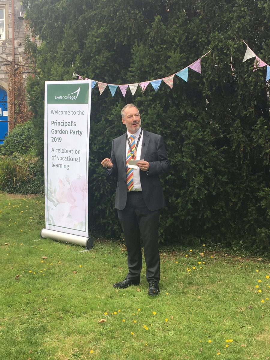 ExeterCollege's tweet photo. The students here today are going on to a variety of vocations - they are heading into their second year at college or onto work or university. Congratulations everyone 🎉🤩 Our principal @JohnLaramy and all the staff here are very proud #ExeCollProud #VocClock #LoveOurColleges https://t.co/OQRLeGLV99