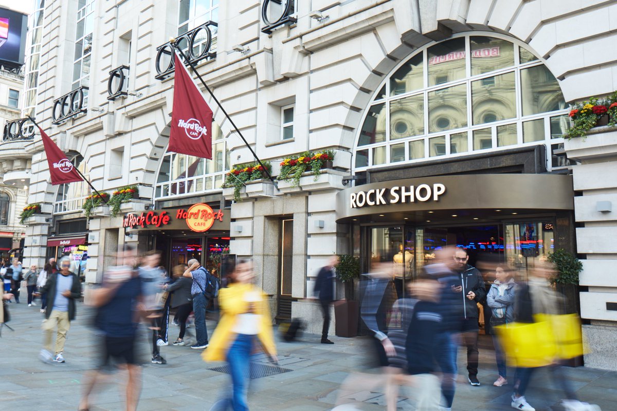 Theoneoff's tweet photo. We recently designed the new Hard Rock Rockshop in Londonβs Piccadilly - the worlds largest #HardRock retail space.
The store takes inspiration from music shows, gigs and festivals in a space that feels authentically London #HardRock #HardRockCafe #London #TheOneOff https://t.co/PjRZjcDIIp