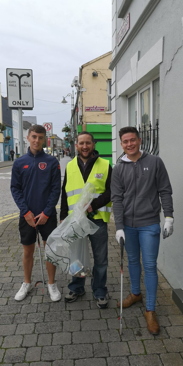 MedievalLimk's tweet photo. Thanks to everyone who came out for our Early Morning Street Clean on Nicholas Street! It was a great way to start the day with local traders &amp; residents 😊 Everyone doing their bit to spruce the place up &amp; having the chats along the way 😍 @stmaryslimerick @TreatyCityBrew https://t.co/qk7La1emG5