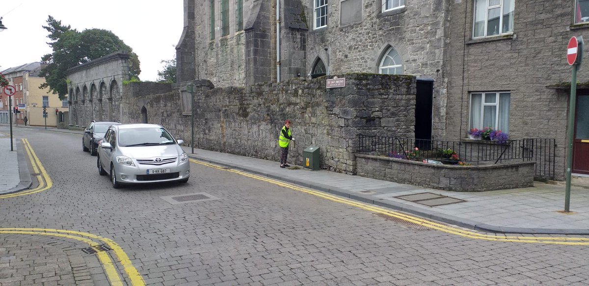 MedievalLimk's tweet photo. Thanks to everyone who came out for our Early Morning Street Clean on Nicholas Street! It was a great way to start the day with local traders &amp; residents 😊 Everyone doing their bit to spruce the place up &amp; having the chats along the way 😍 @stmaryslimerick @TreatyCityBrew https://t.co/qk7La1emG5
