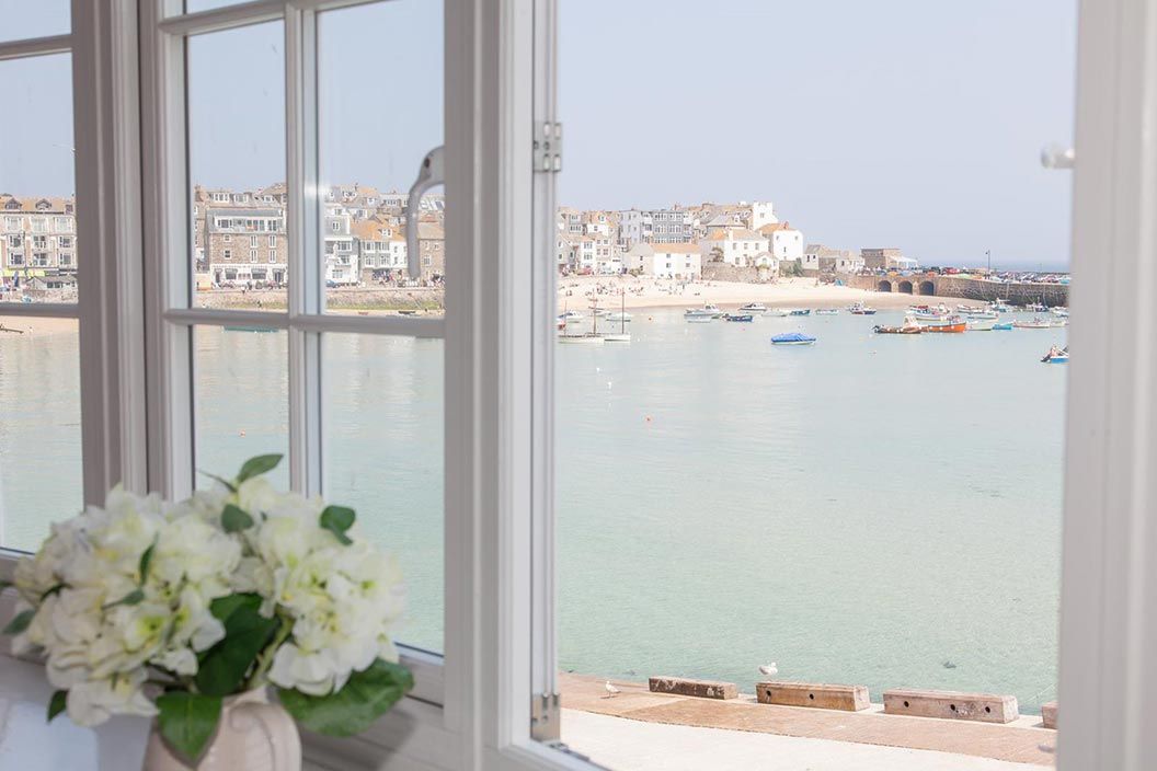 TheHolidayCots's tweet photo. Just look at these stunning sea views. Book your stay at 2 West Pier Flat, the perfect coastal holiday accommodation.
Sleeps 1-4
https://t.co/jLyuoxN9ox
#Holiday #SelfCatering #Accommodation #HolidayFlat #Coast #Beach #SeaViews #CoastalWalks #FamilyHoliday #StIves #Cornwall #UK https://t.co/Kokiz4zcEJ