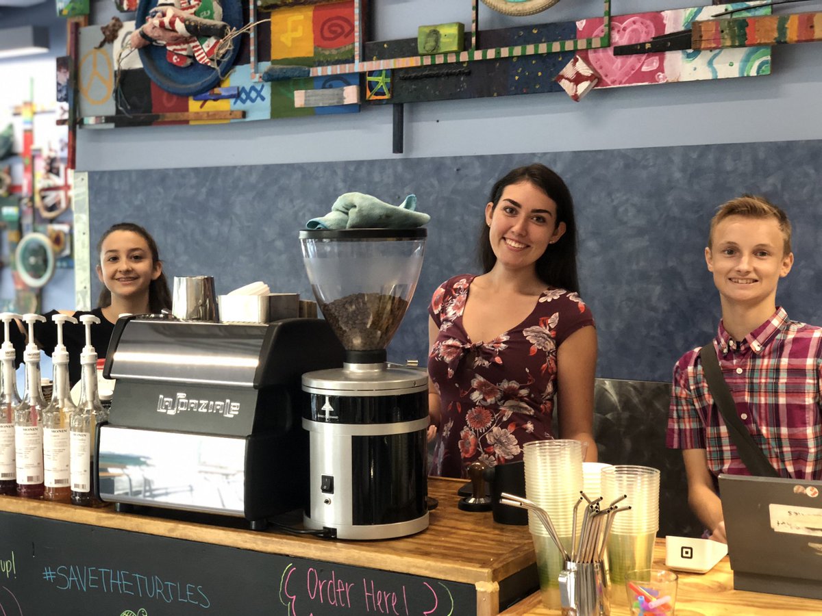 6brits's tweet photo. A popular stop for parents this morning...the #ccdx2019 coffee cart is back in business! The start of another great year @CountryDay! #ccdsfirstday @TonyJaccaci @CountryDayAlum @jgweinheimer @CCDSHirsch @jencjensen5 https://t.co/H8LbsRaJWP