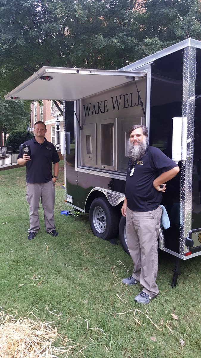 sethlooney's tweet photo. Freshman move in! https://t.co/gLm4k9wQcM
