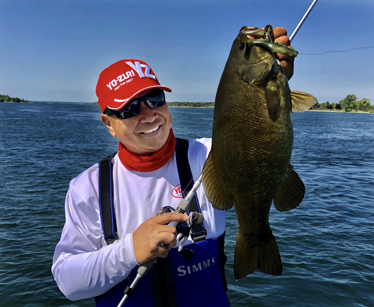 FishHardDave's tweet photo. Black is truly beautiful and especially if they’re big &amp; black like this St. Lawrence River Smallie! Gotta love it! #YoZuri #LiquidMayhem #DaiwaCanada #VigorEyewear #SimmsFishing #SmallieFever https://t.co/u3hoOt8BBo