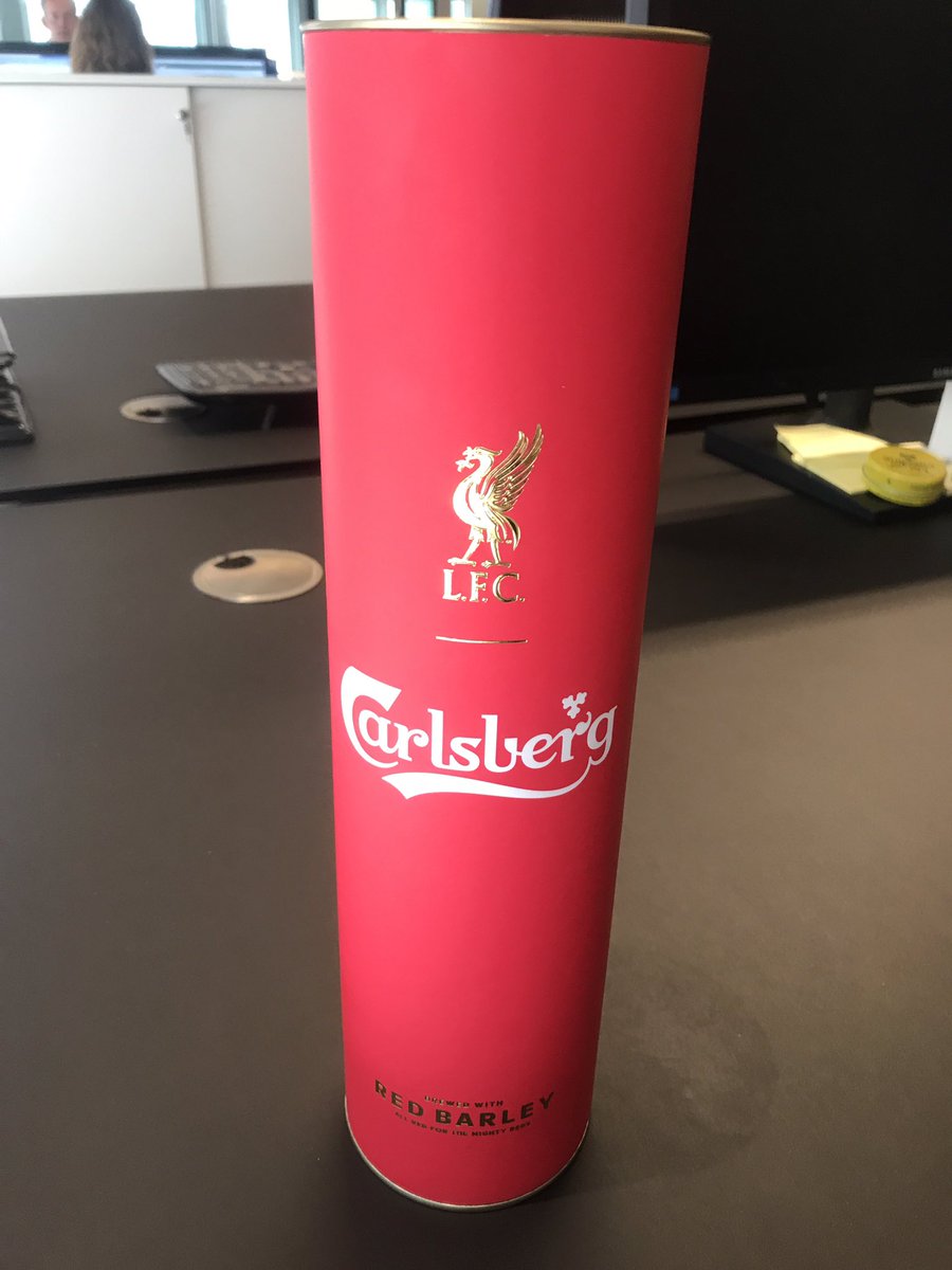 missmunter's tweet photo. Må jeg gætte på en vis misundelse derude? #ynwa #redbarley #pldk #derersåmegetkvinderforstår @LFC @carlsberg https://t.co/kEWADFfyMi