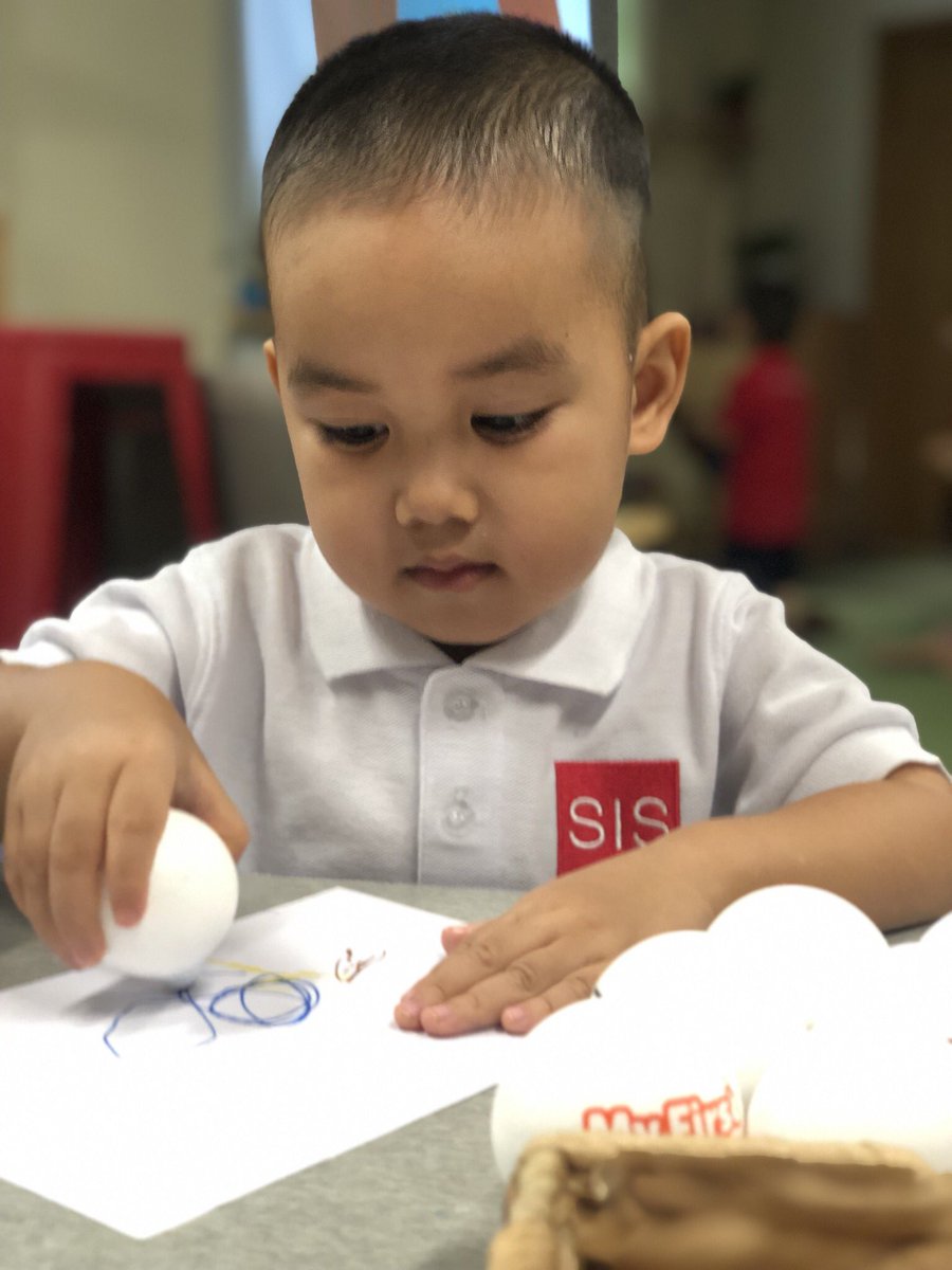 annlopez1981's tweet photo. #sisNurseryrocks is beginning to settle, navigate the classroom and choose learning materials to explore. These two young learners independently set up a writing table. #futurecommunicators #agency #SISrocks https://t.co/GM846d9dQY