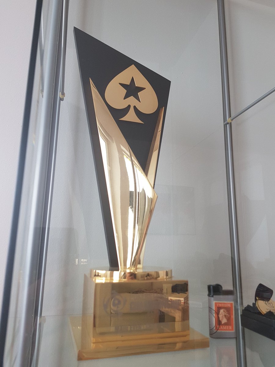 Sebastiian046's tweet photo. Let's go get another one 🇪🇸 #EPTBarcelona #poker #🧣 https://t.co/q7e6lr87Nf
