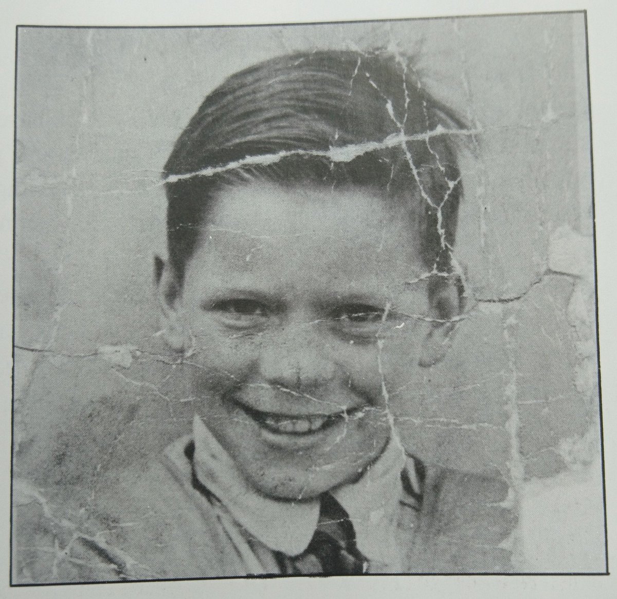 Liverpool1207's tweet image. Came across this pic in a charity book shop earlier..... any guesses?