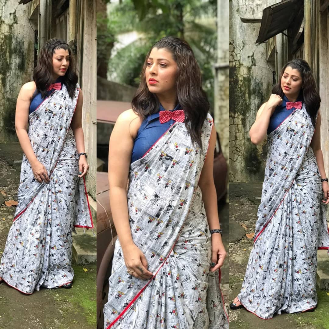 DON'T CHANGE TO FIT THE FASHION, CHANGE THE FASHION TO FIT YOU  

<a href="/tejaswini_tweet/">Tejaswini</a> <a href="/DreamersPR/">Dreamers PR</a> #tejaswinipandit #saree #comicdesign #differentlook #designerwea