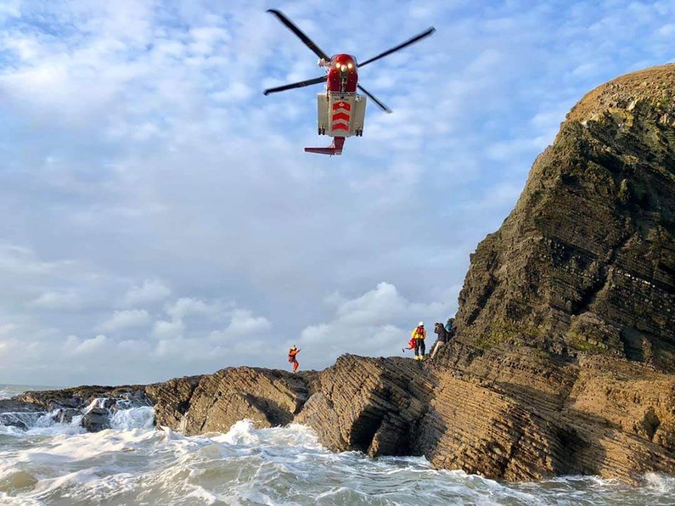 New_Quay_RNLI's tweet photo. Both @New_Quay_RNLI lifeboats launched on service at 18:45 last night along with @aberlifeboat, @MCA_media  rescue teams from @HmQuay &amp; Aberystwyth to the aid of 3 persons cut off by the tide near Morfa Bychan, between Aberystwyth and Llanrhystud @BBCWalesNews @WalesOnline https://t.co/nLqyi3zmy3