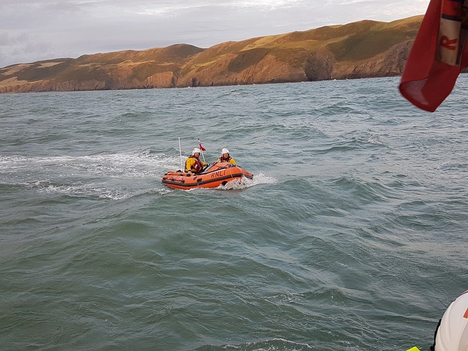 New_Quay_RNLI's tweet photo. Both @New_Quay_RNLI lifeboats launched on service at 18:45 last night along with @aberlifeboat, @MCA_media  rescue teams from @HmQuay &amp; Aberystwyth to the aid of 3 persons cut off by the tide near Morfa Bychan, between Aberystwyth and Llanrhystud @BBCWalesNews @WalesOnline https://t.co/nLqyi3zmy3