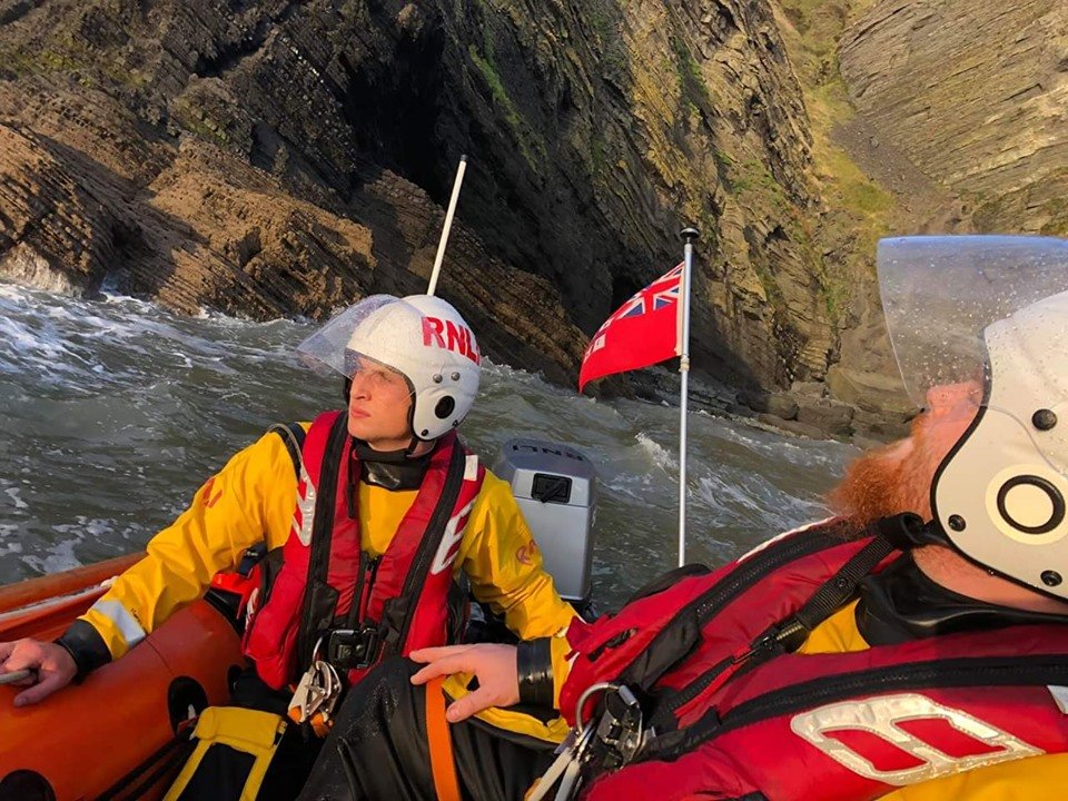New_Quay_RNLI's tweet photo. Both @New_Quay_RNLI lifeboats launched on service at 18:45 last night along with @aberlifeboat, @MCA_media  rescue teams from @HmQuay &amp; Aberystwyth to the aid of 3 persons cut off by the tide near Morfa Bychan, between Aberystwyth and Llanrhystud @BBCWalesNews @WalesOnline https://t.co/nLqyi3zmy3