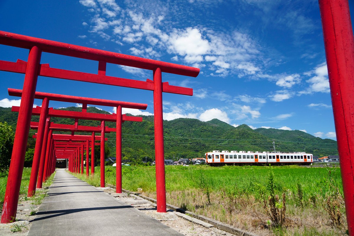 越乃 松江旅行 稲佐の浜 宍道湖 稲佐の浜は 神無月に神様が上陸すると言われてる浜 暑い中出雲大社から歩いた甲斐がありました 宍道湖の方はシケの状態でいつもとは違う景色を楽しめた