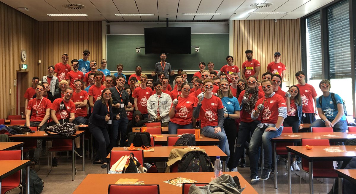 SiouxSource's tweet image. 600 students from #Gewis and #SimonStevin joined the Sioux workshop during their introduction week at @TUeindhoven. The workshop was all about collaboration, innovation, tech and pizza😉 #introweek #eindhoven #technology #intro2019 #innovation #shareknowledge