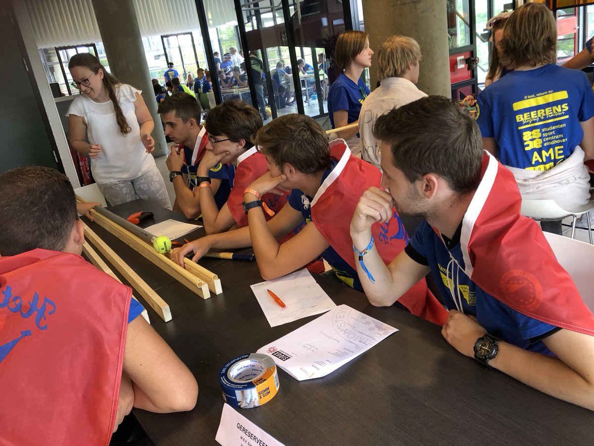 SiouxSource's tweet image. 600 students from #Gewis and #SimonStevin joined the Sioux workshop during their introduction week at @TUeindhoven. The workshop was all about collaboration, innovation, tech and pizza😉 #introweek #eindhoven #technology #intro2019 #innovation #shareknowledge