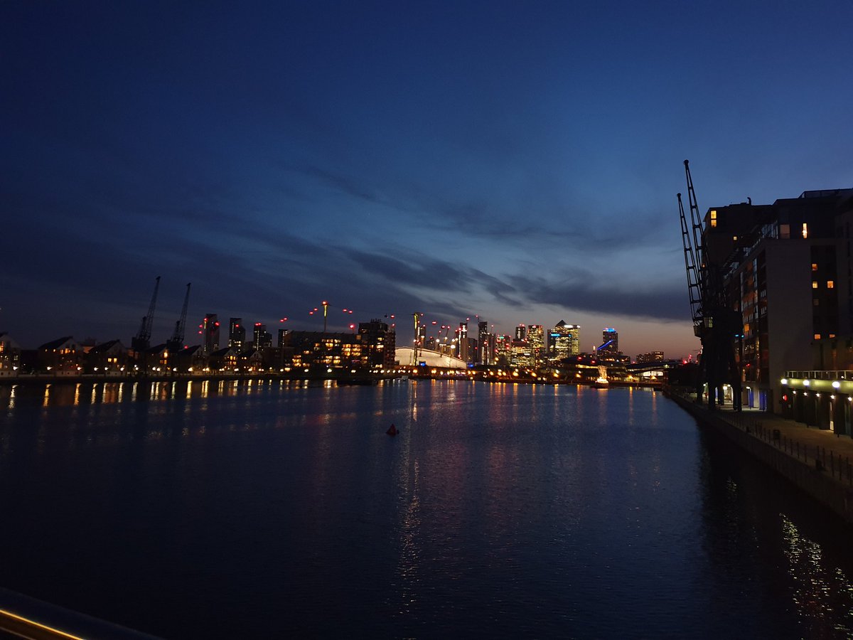 sVg_77's tweet photo. Wonderful hotel experience staying on board a luxury yacht last night. Lovely views while enjoying cocktails on the deck 💙 #SunbornLondon #London 🛥🍹 https://t.co/TC89OkDjcY