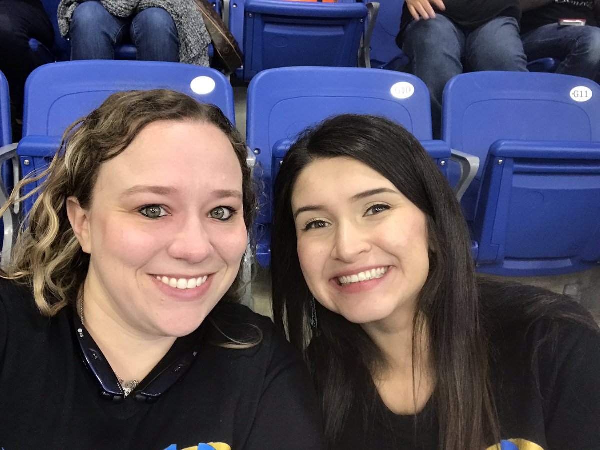 MsBullinger's tweet photo. Convocation 2019!!!!! #ConvoSelfie #OHTHoot4TheMoon https://t.co/tEPqwyfUx6