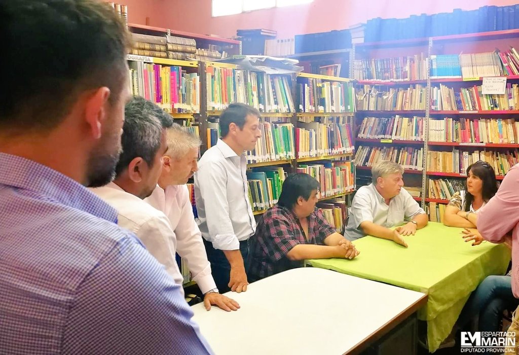 espartacomarin's tweet photo. Atento al contexto actual de una economía nacional en crisis y reconociendo la importancia de las #BibliotecasPopulares en los distintos procesos sociales y culturales, vimos la necesidad urgente de actuar sobre el problema. https://t.co/ekJIxJOyMR