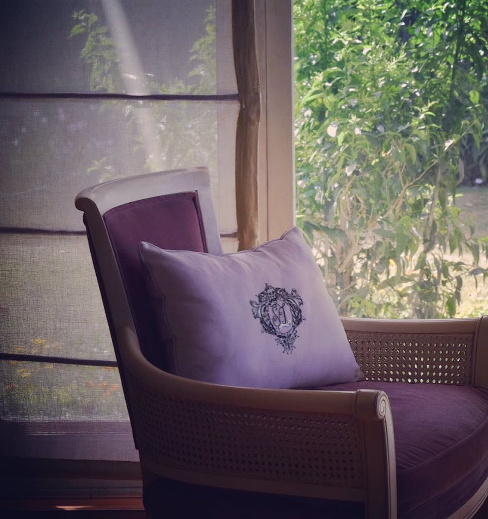 Remembering this sweet feature by <a href="/JacquinMH/">Interiors by Jacquin</a> this time last year — when we had the wonderful blogger Jacquin Headen put together this beautiful piece on our founders journey &amp; her home style❤️🌱
Read the complete story on 
interiorsbyjacquin.com/at-home-with-s…

#lakairos #hometour #interiors