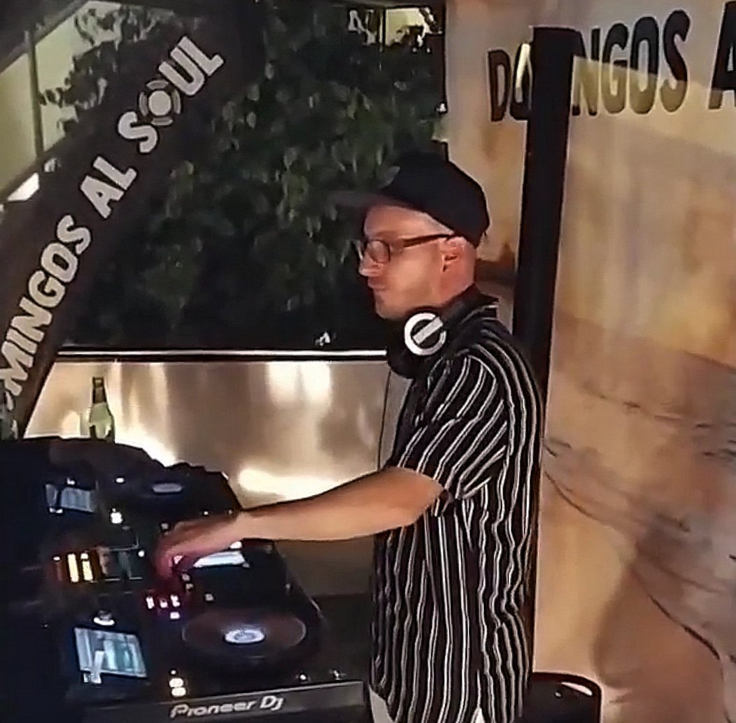__Bonetti's tweet photo. 📸 Picture of one of my last gigs the past 11th of August at #socialclubmallorca.
(#domingosalsoul sponsored by #rexparty)
Many thanks to @RalfusDj and @garagerex. Always a pleasure be working with this guys. 🙂 https://t.co/wNUsQA0gXx
