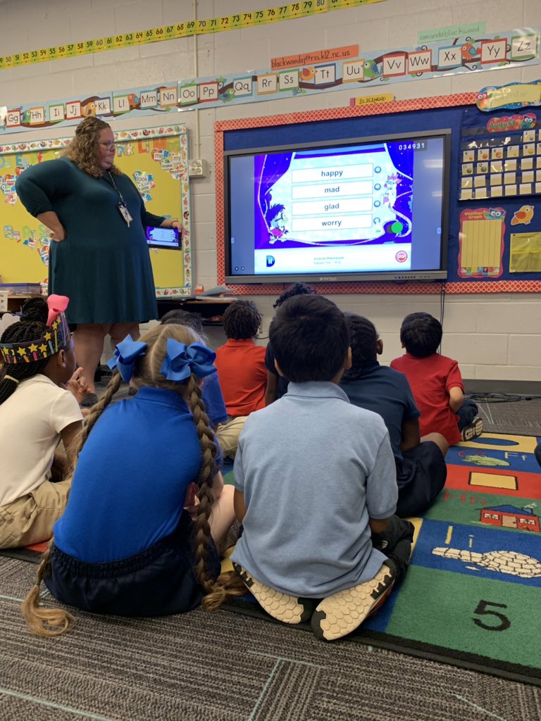 HDBobcats's tweet photo. First grade putting their new interactive boards to work. Thanks for modeling the use of technology and integrating content! @etheridgejm1 @blackwoodaj1 @ParkHDES #talkthewalk #technology https://t.co/KiPWxbD9D8