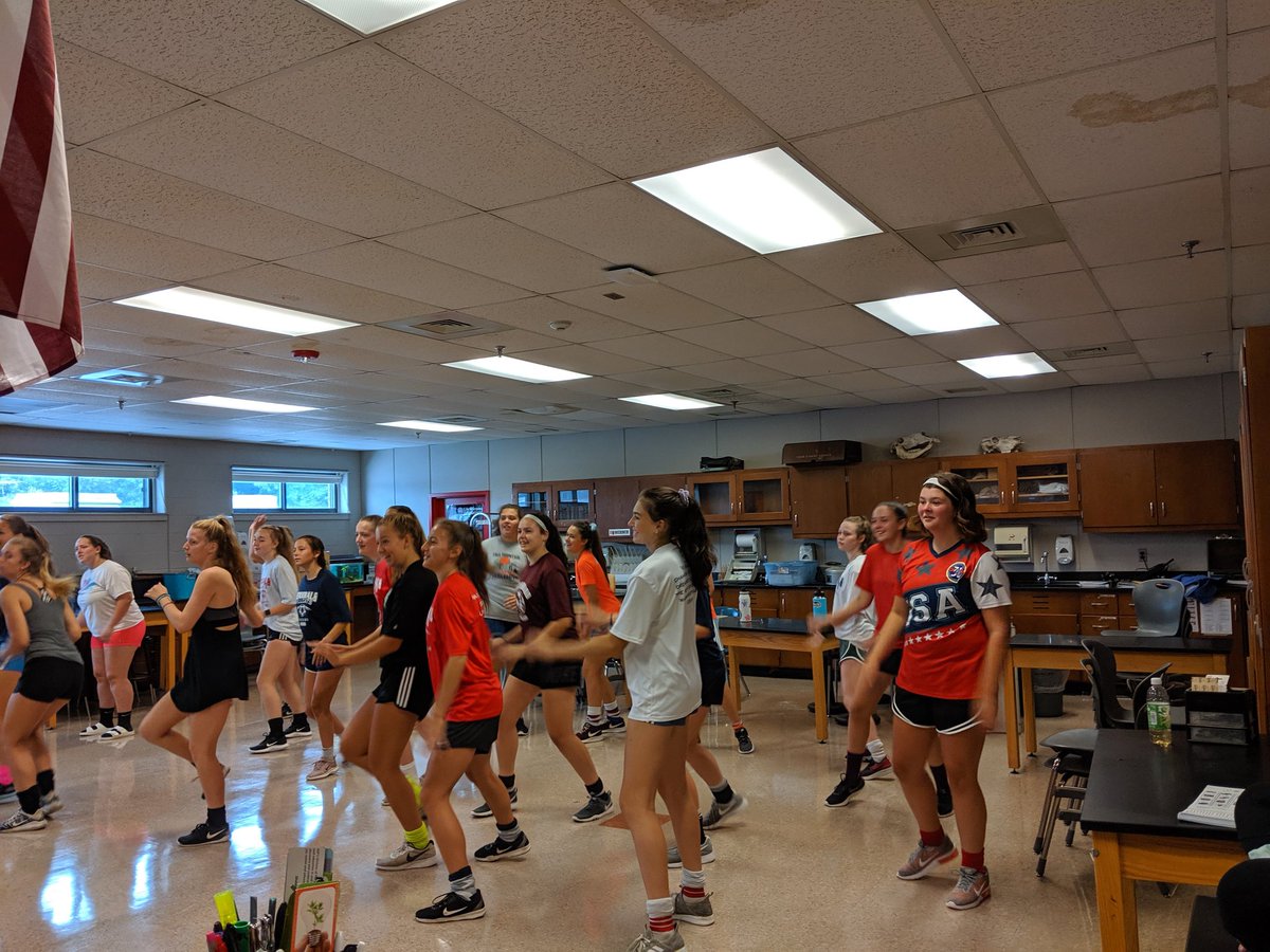 susanaelse's tweet photo. HD Girls Soccer tryout practice when there are thunderstorms!!@MakaylaSavoy #hdhspride#cardio#zumba https://t.co/cKomTKupnI
