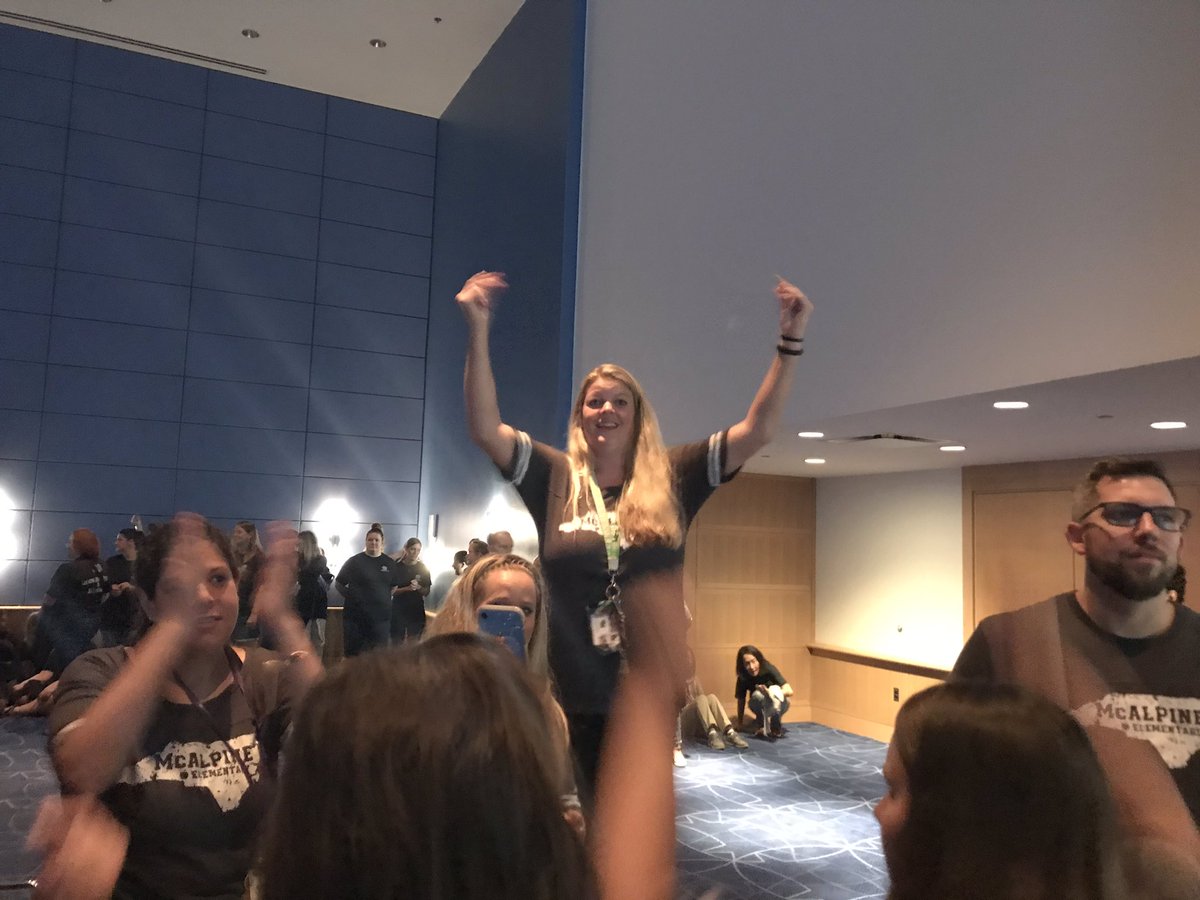 dynamo30us's tweet photo. #CMSConnects2019 when you’re vertically challenged and on the back row, you need extra support! Equity. https://t.co/TJOm50mGV9
