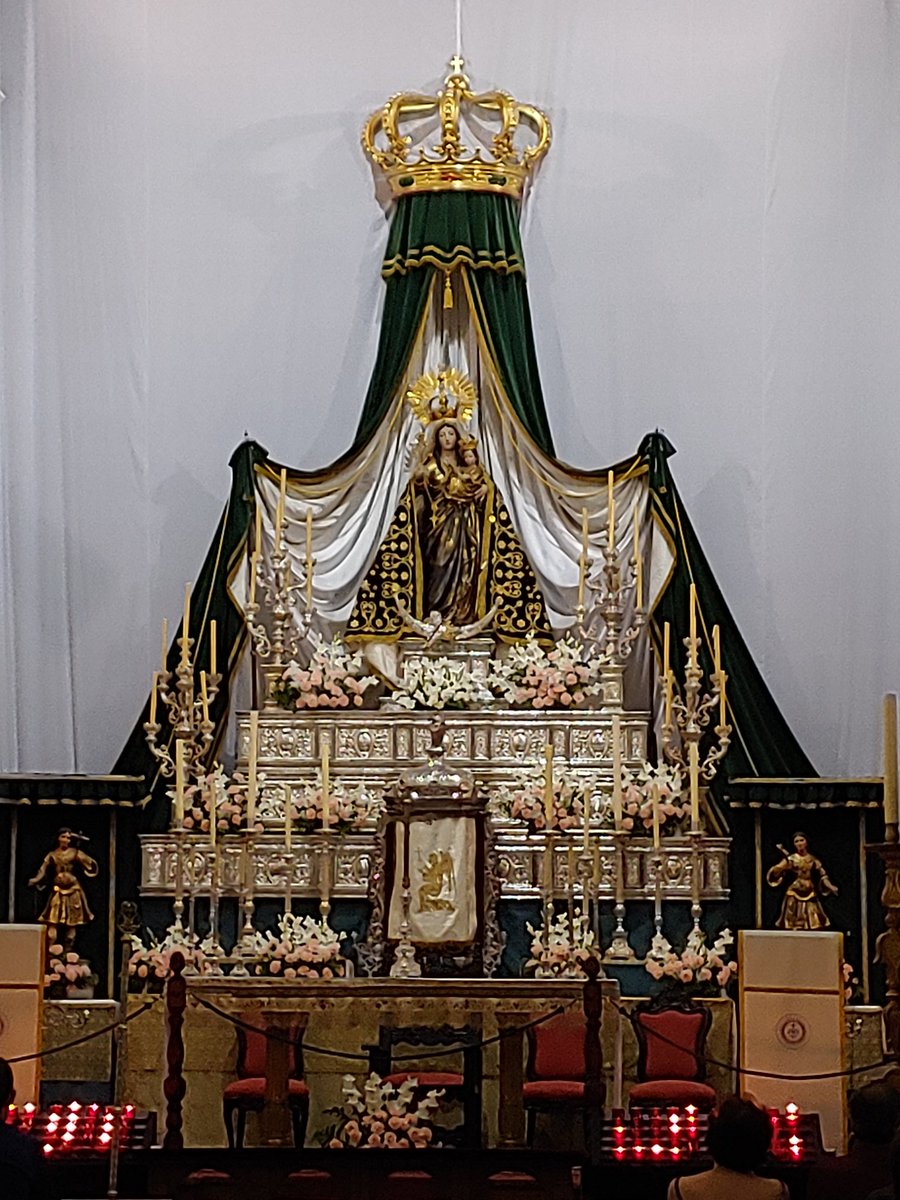 SSVejer's tweet photo. ⛪VELADA PATRONAL: 
Así se encuentra Ntra. Sra. De la Oliva Coronada tras la ofrenda floral realizada el lunes 19 de Agosto. Hoy Miércoles a las 20h, ejercicio de la novena y ofrendas por Amas de casa y centro de mayores. Restan escasos días para su regreso a la ermita. https://t.co/t1hfoBw8Zy