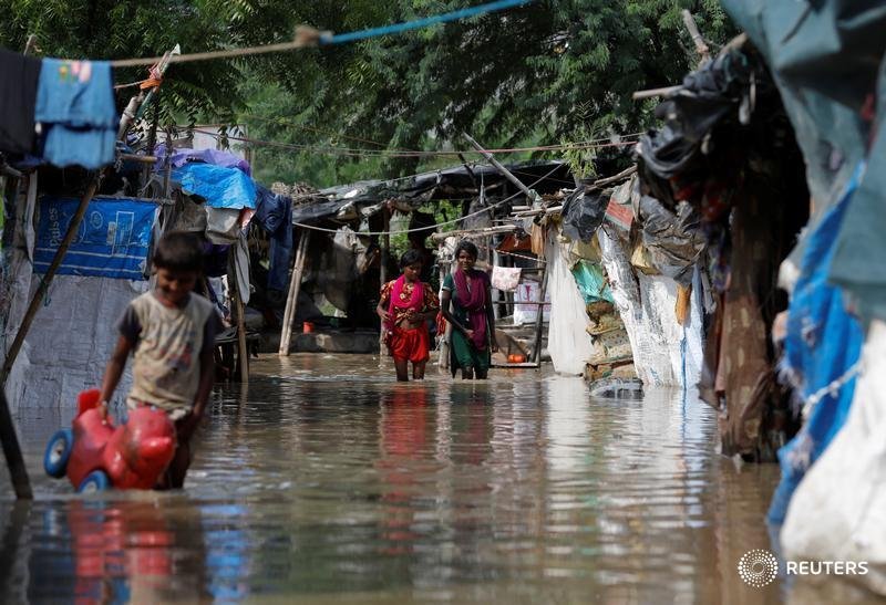 IndiaPhotos's tweet photo. Pictures: Monsoon fury https://t.co/F6RJYDjW8N https://t.co/paNPcBPSht
