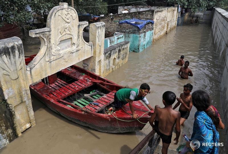 IndiaPhotos's tweet photo. Pictures: Monsoon fury https://t.co/F6RJYDjW8N https://t.co/paNPcBPSht