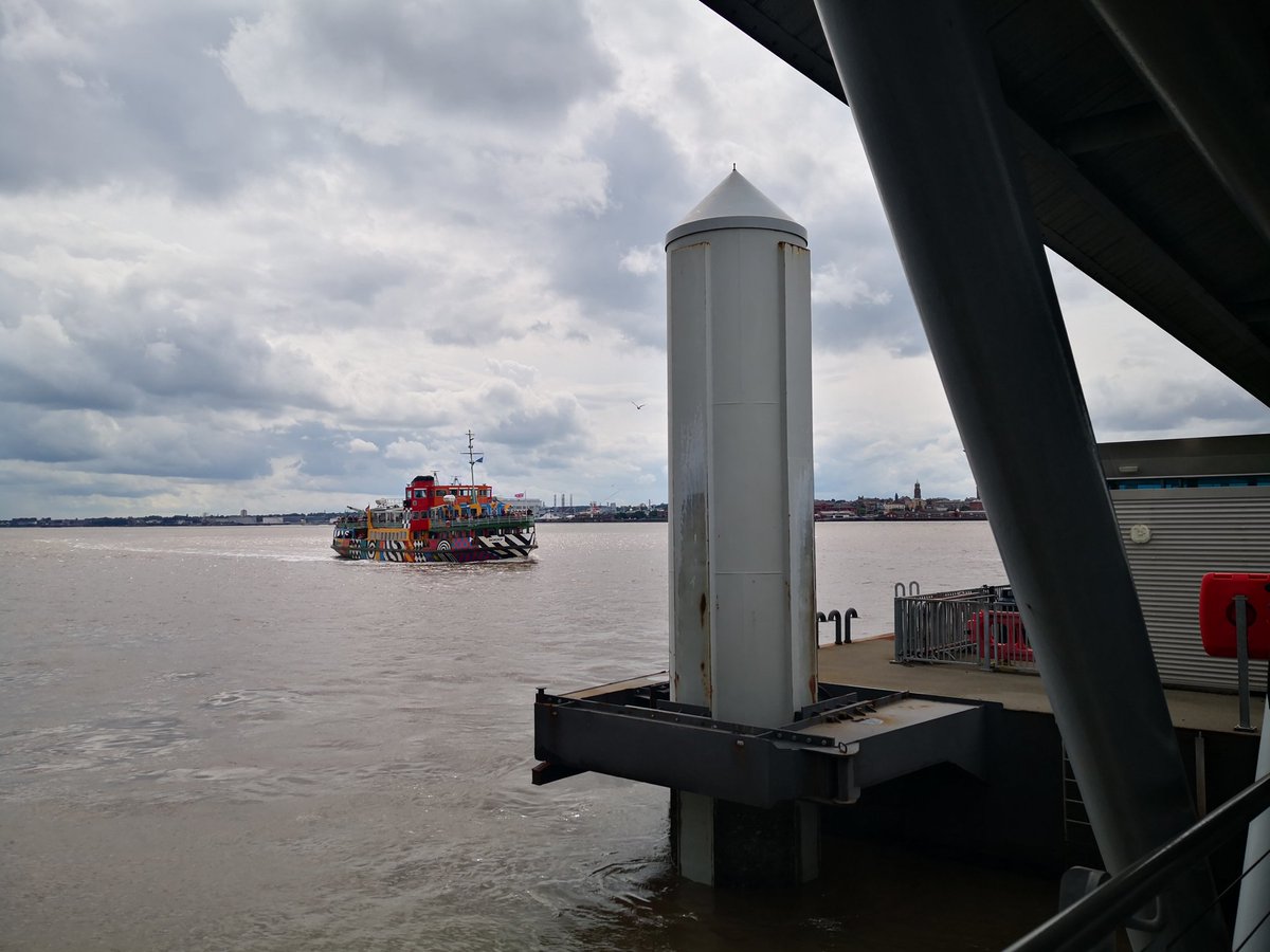 iZaP's tweet photo. I was looking for a bridge to cross in Liverpool, there are none!!! Two tunnels and a ferry! So ferry it is! https://t.co/nmxTr1jF7E