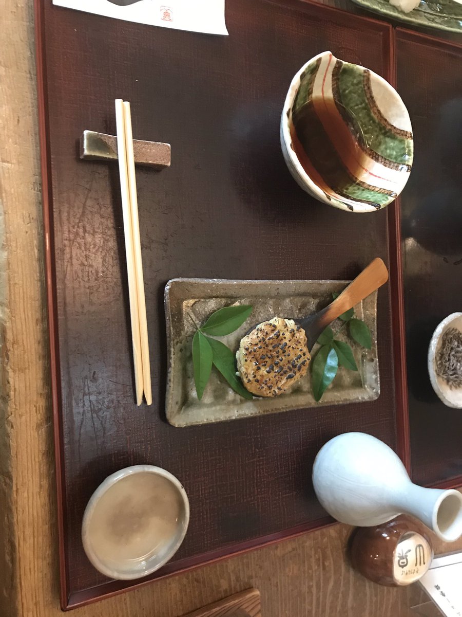 lilna64640318's tweet photo. ちぇい！夜勤早めに終了ー💪🏽( ¨̮ 💪🏽)
写メは
おとうさんからlunchのお誘いあったから地元の蕎麦屋で獺祭party。蕎麦屋いってんのに蕎麦頼まず笑
そば焼き味噌、天ぷら盛を肴に乾杯。

あたし、寝てない。2日間ご飯食べてない
。体調万全じゃなかったから2合も呑めず、、、でも楽しかった！
ばい なつ https://t.co/qOJutAn45E