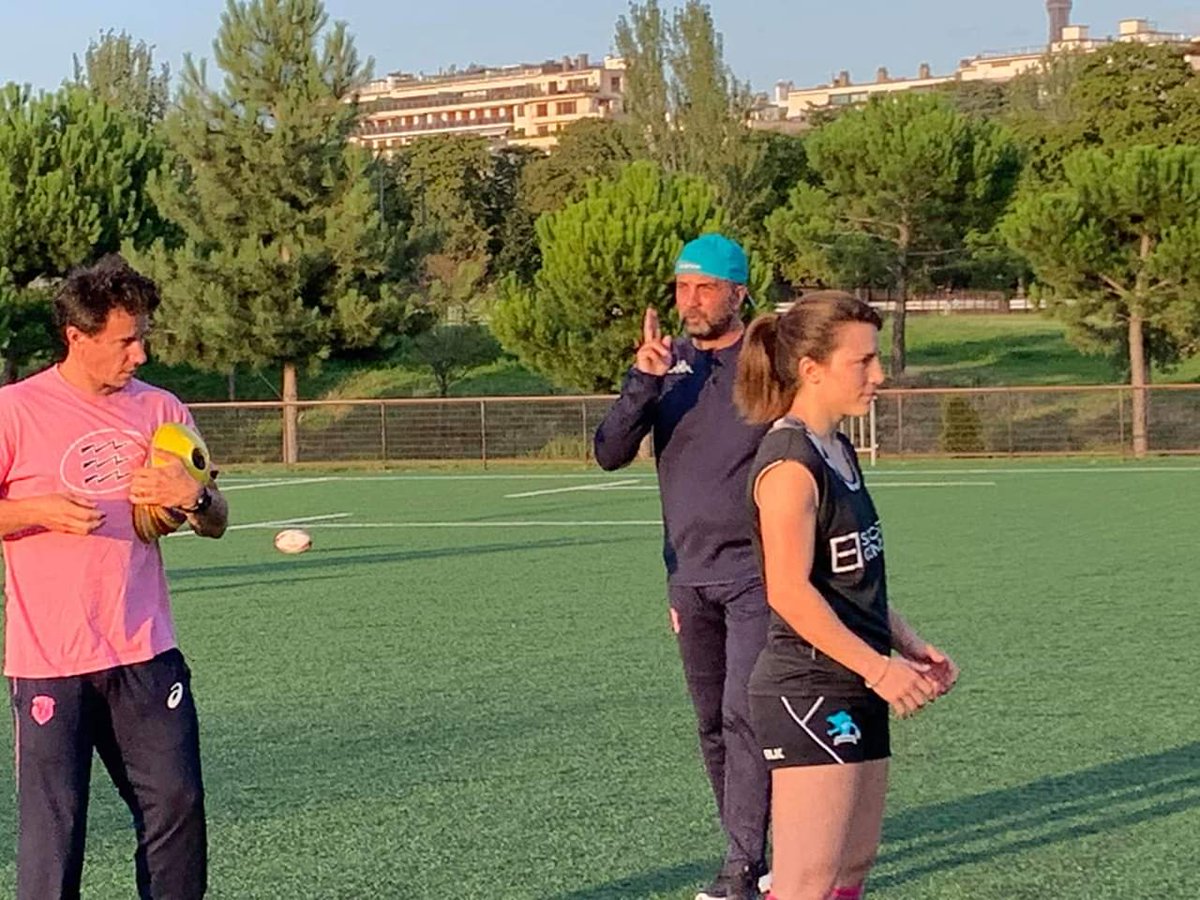 Reprise des Pink hier à l'hippodrome d'Auteuil ! 🏉
Si vous le souhaitez, il est toujours temps de nous rendre visite ou d'essayer, le temps d'un entraînement, avant de vous décider à devenir une joueuse du Stade Français Paris ! 😉
N'hésitez pas à nous envoyer un message !