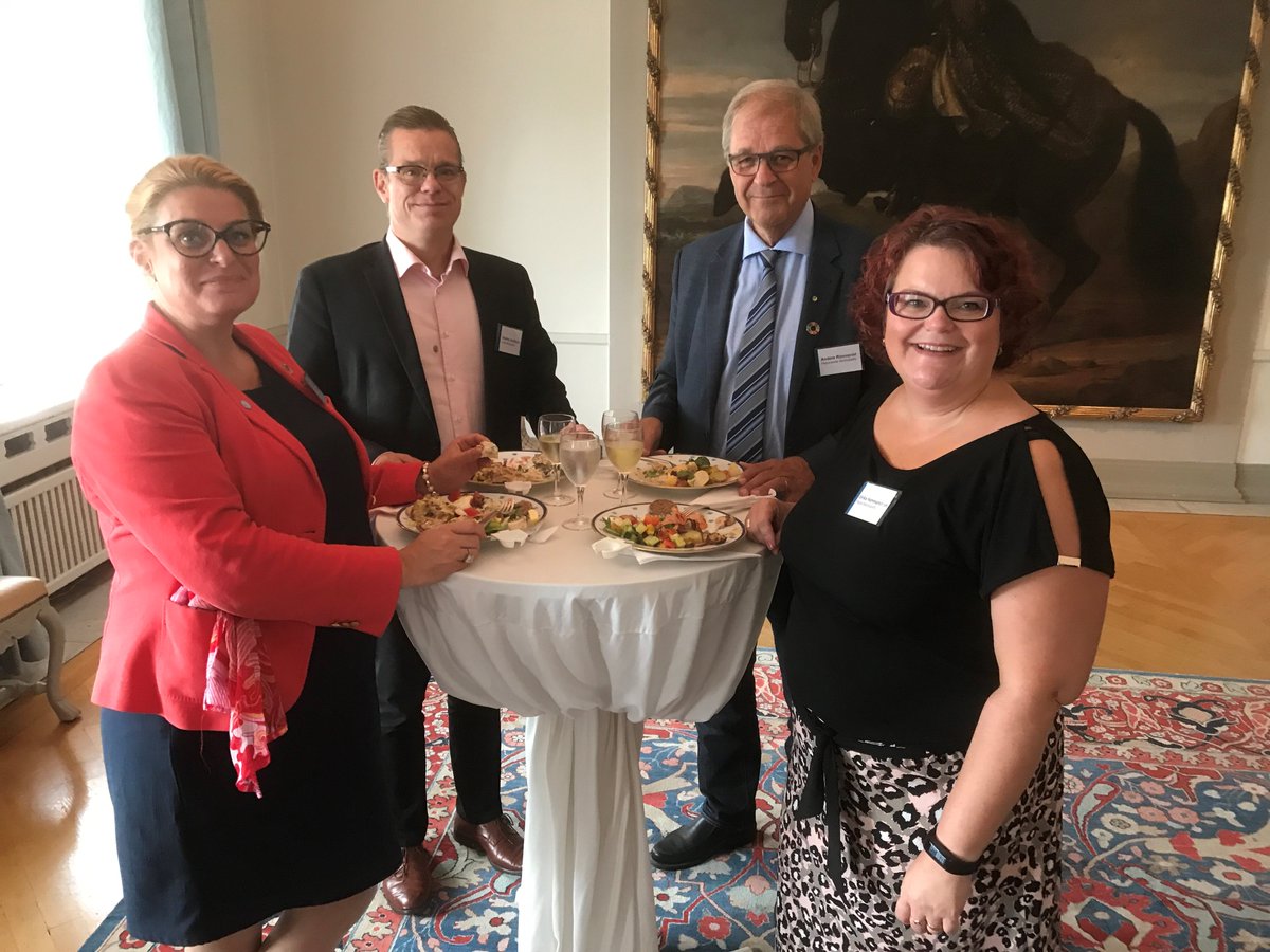 AndersAhnlid's tweet photo. Givande att ha Kommunal- &amp; regionrådsgruppen fr #Norrbotten ledd av landshövding Björn O. Nilsson på besök hos @SveAmbFI. Genomgång av viktiga svensk-finska samarbetsområden: #gruvindustri, #bioekonomi, #järnväg, #isbrytare, #besöksnäring, #sjukvård m m. Tack som kom! #SWEinFIN https://t.co/Qokqis98WR