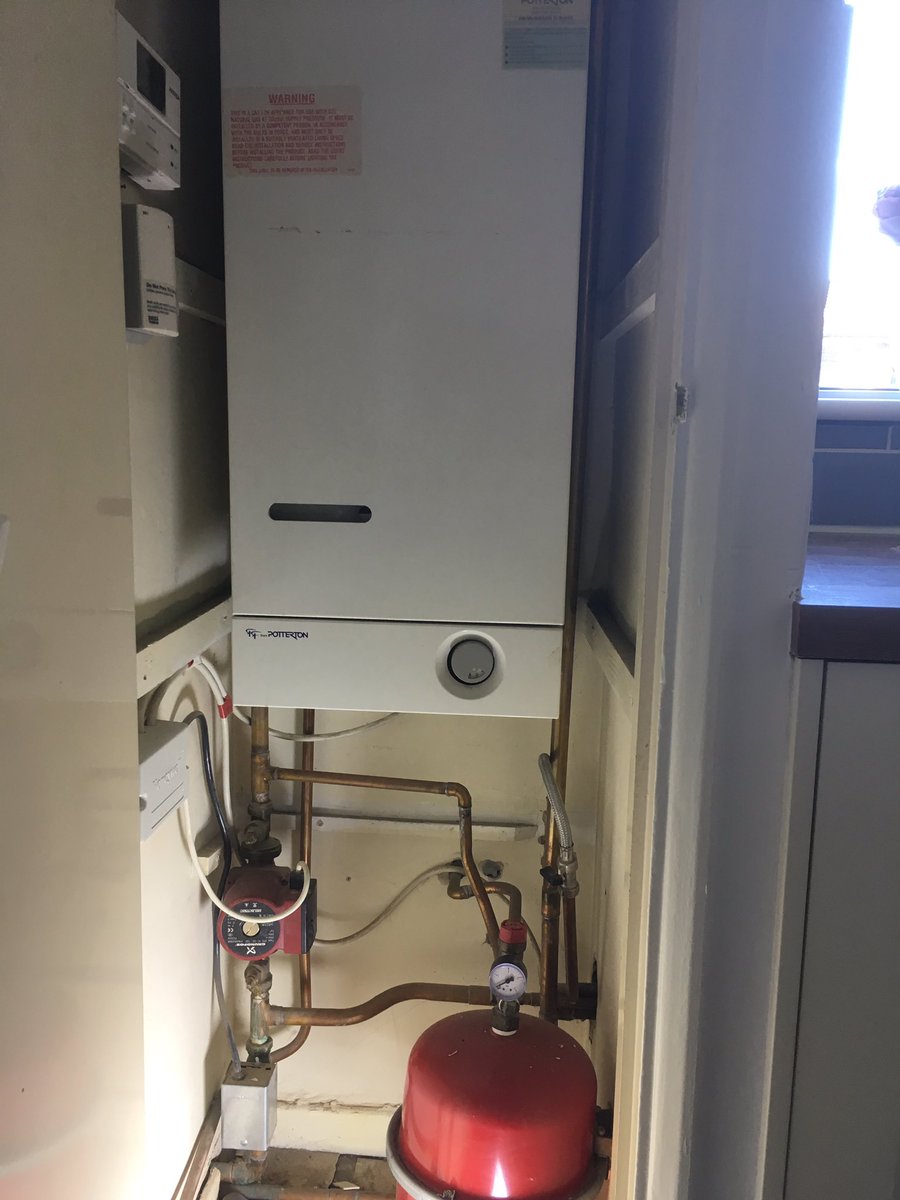 paulob19's tweet photo. System conversion carried out, new @WorcesterBosch 25i combi replacing boiler, cylinder & tank. @ADEY_Pro providing cleanse & continued protection ππΌ. #pro2 #morestorage #peaceofmind #scalereducer #1Barrplumbingandheating https://t.co/3mYQZ4eO3V