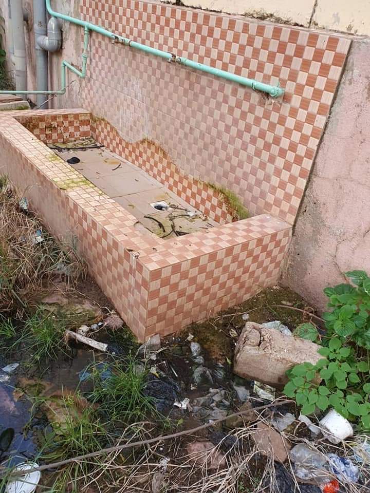 oumartogo0's tweet photo. Monsieur le ministre @MichelSidibe,
les caméras sont aveugles quand elles arrivent dans certains coins de nos hôpitaux.
#Point_G https://t.co/uzaQP5dzV2