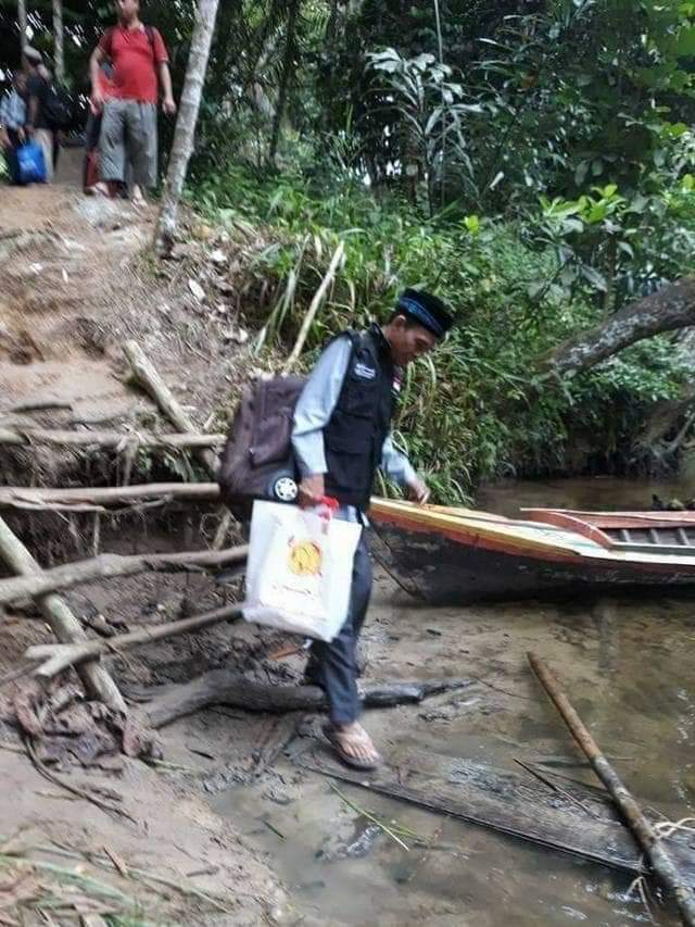0512_sdg's tweet photo. Ini ulama panutan umat, sederhana, bidang keilmuan lengkap, cerdas, ceramahnya nya sangat familiar, dan mudah difahami semua kalangan.saya coba mengajak sahabat tweeps semua..like and share, kata familiar dari beliau.yu, mari, partisipasi disini, untuk bantu up
👇
#UAS_WeLoveYou https://t.co/AWACX2cR4z