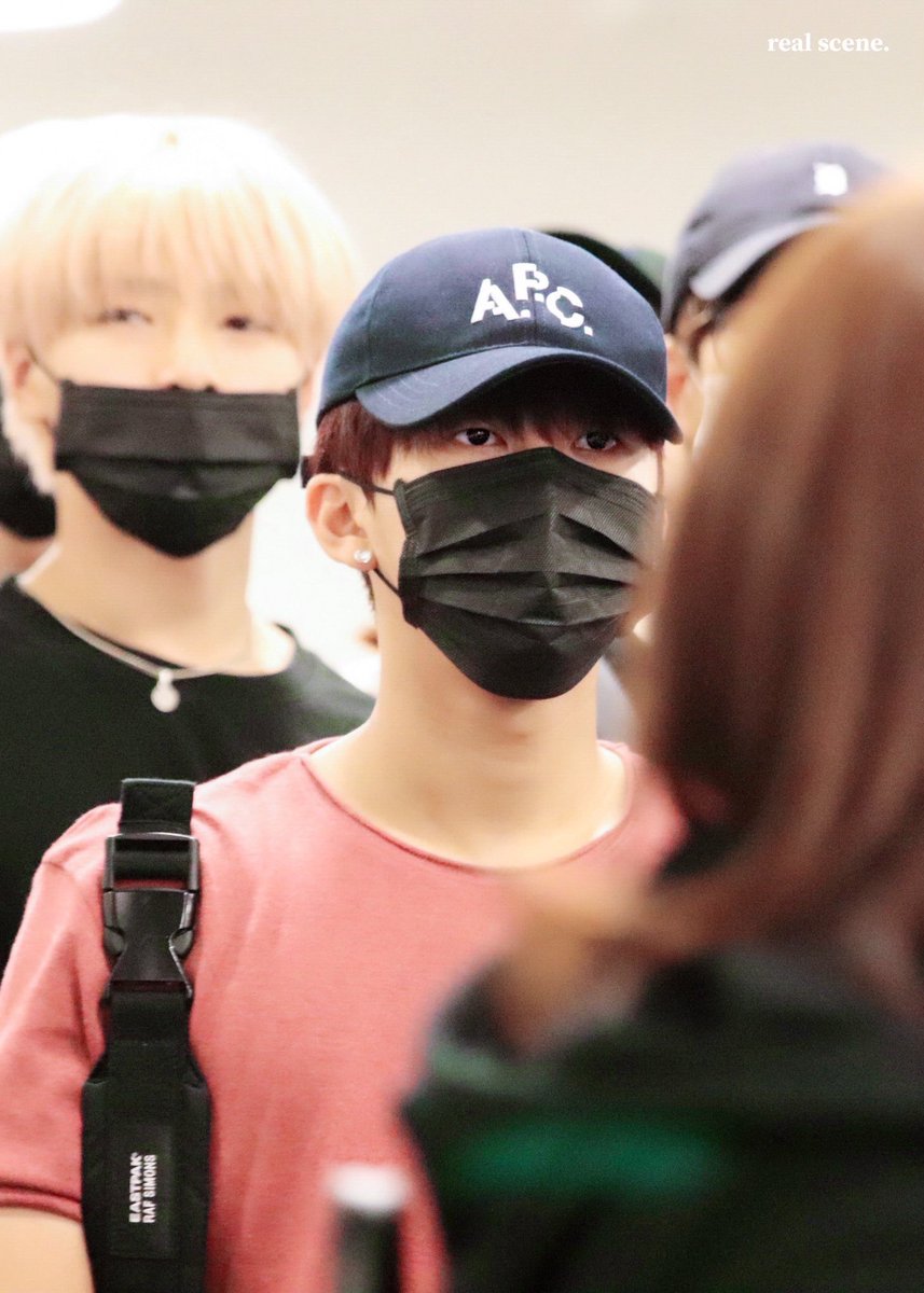 bee_changbin's tweet photo. Any differentiate??? Tell me 🤭🤭
#STRAYKIDS #SEOCHANGBIN #CHANGBIN #BINSUAL #STRAYKIDSMAINRAPPER #3racha #wherestraykidsstay #iamSTAY #YouMakeStrayKidsStay @Stray_Kids https://t.co/mxWQbujhAM